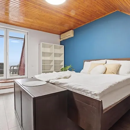 Apartment Castle View Rooftop Terrace Penthouse 5br Old Town *