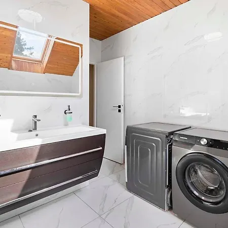 公寓 Castle View Rooftop Terrace Penthouse 5br Old Town
