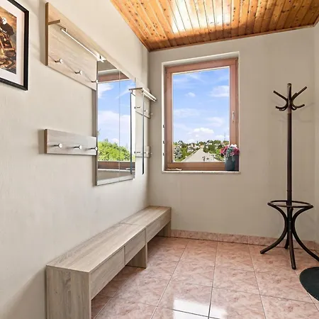 公寓 Castle View Rooftop Terrace Penthouse 5br Old Town